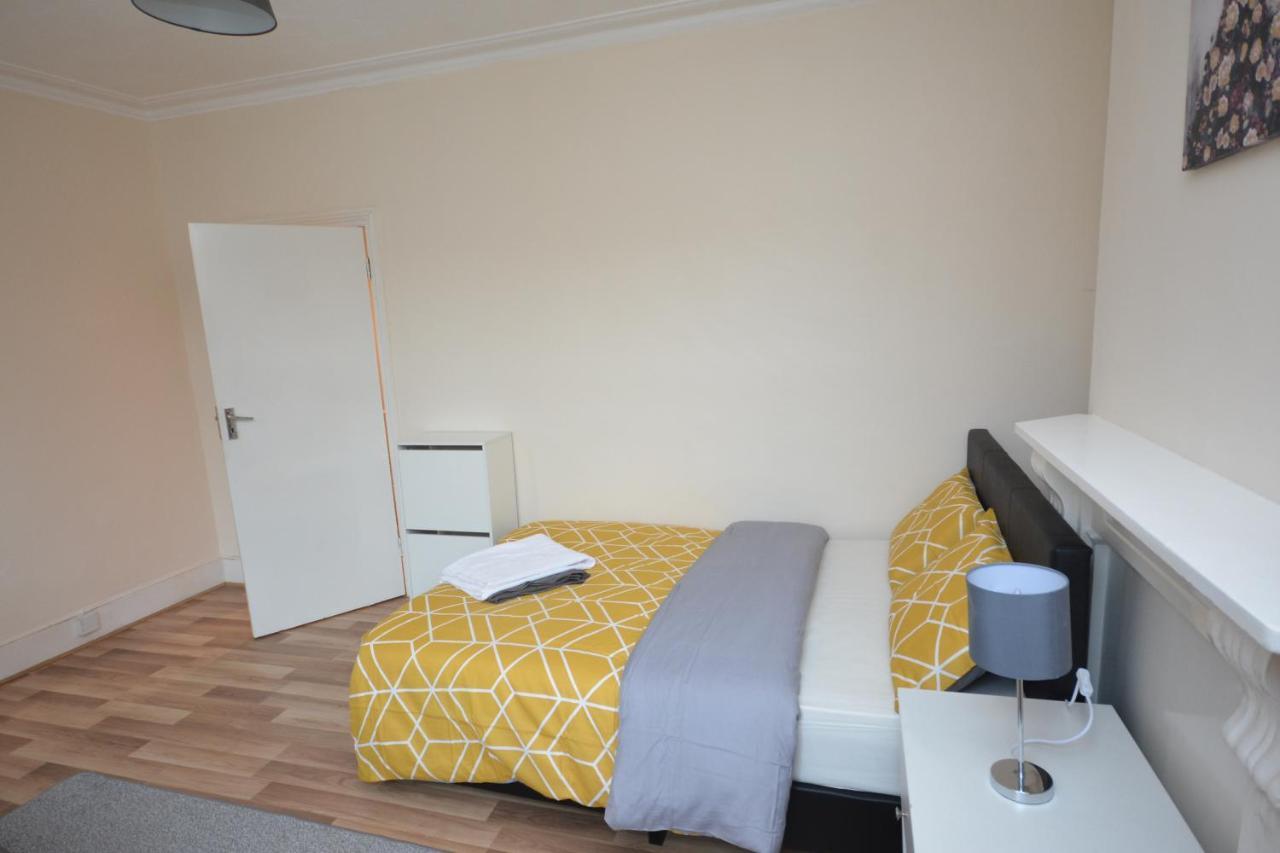 Cheerful 4 Bedroom House In Greater Λονδίνο Εξωτερικό φωτογραφία