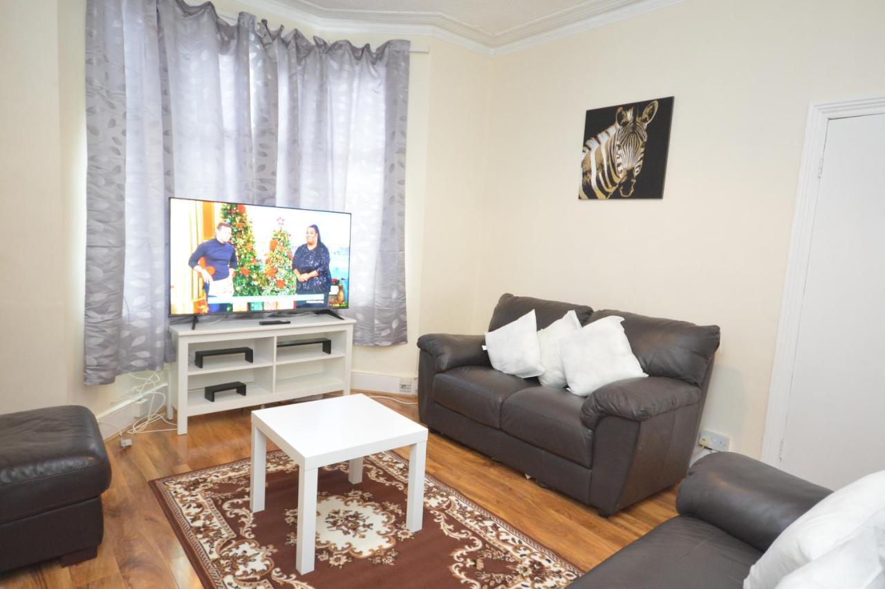 Cheerful 4 Bedroom House In Greater Λονδίνο Εξωτερικό φωτογραφία